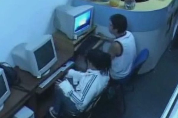 2009年网吧门事件始末 在狭小的空间里小情侣想要了就要了