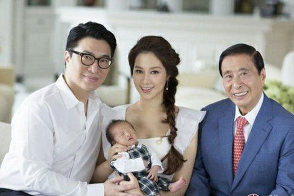 徐子淇和李兆基怎么这么亲密 天涯八卦私下关系(公公和儿媳)