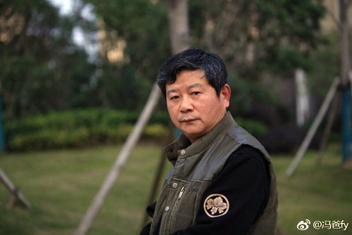 韩安冉家里为什么那么有钱 继父冯爸事业有成家庭条件优越