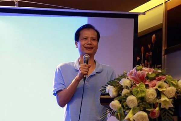 方舟子是怎么臭的 现在干嘛?还在我们中国吗?他不是外藉人吗?