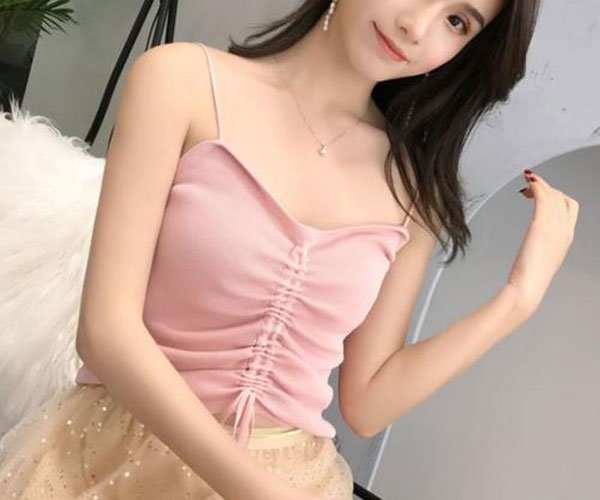 抖音上真空跳舞的视频好厉害 美女主播小背心加热裤的标配