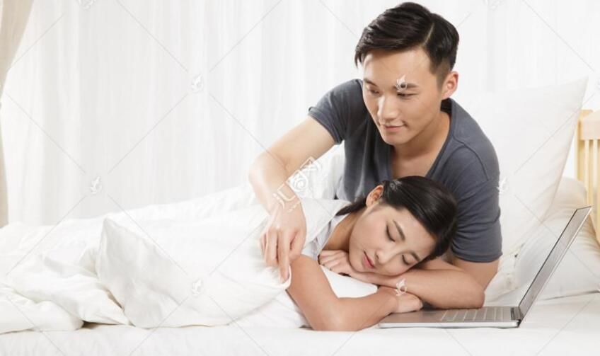 你男人晚上是怎样要你的 洞房花烛夜动手动脚被默许