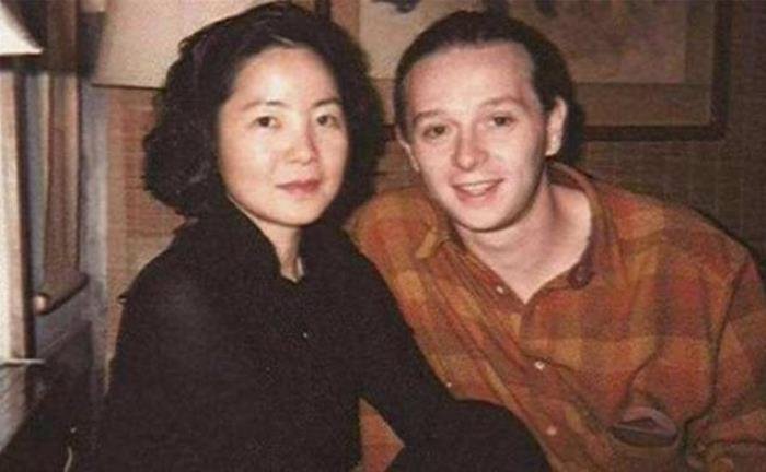 邓丽君被保罗搞死 脸上有巴掌印:邓丽君死原因真相