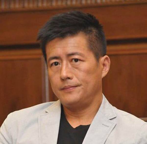 江珊的第一任丈夫是谁 传统女人江珊与靳东什么关系