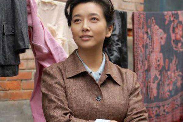 江珊的第一任丈夫是谁 传统女人江珊与靳东什么关系