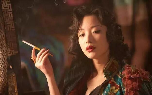 倪妮19张托奶门黑科 导演手机里的照片PS的成分很大