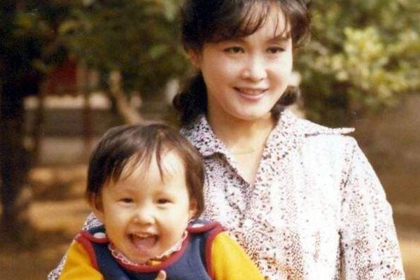 李谷一女儿肖一的个人简介 是李谷一和谁的孩子
