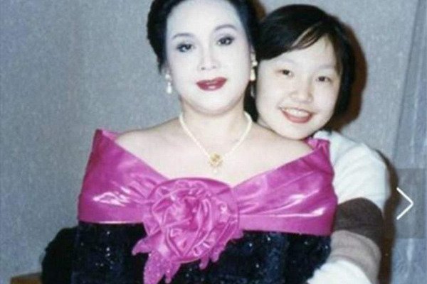 李谷一女儿肖一的个人简介 是李谷一和谁的孩子