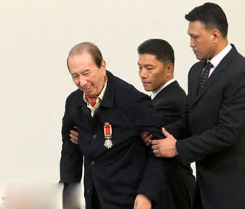 何鸿燊续了几次命了 3次打针保命延续寿命
