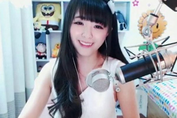 本兮童可可好想你结尾哭声 本兮的歌词暗示救救我是什么意思