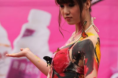 魅惑张筱雨大尺度 大腿照没有任何的遮挡放的很开