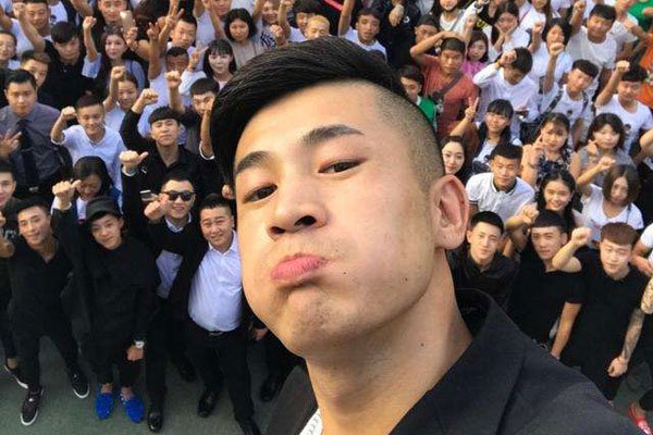 沈阳战神张健是谁的手下 沈阳张健一个人打退12人(进去过)