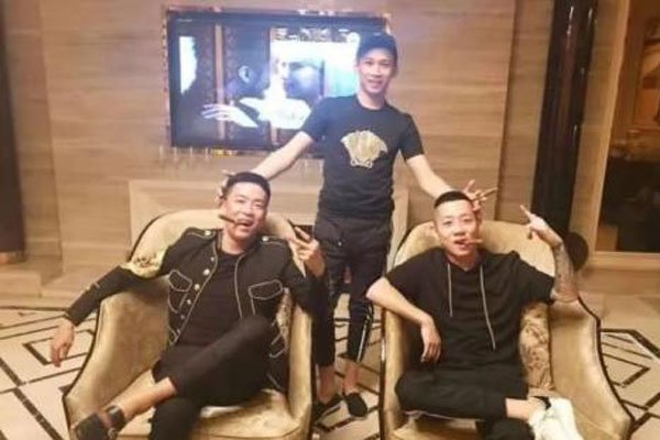 沈阳战神张健是谁的手下 沈阳张健一个人打退12人(进去过)