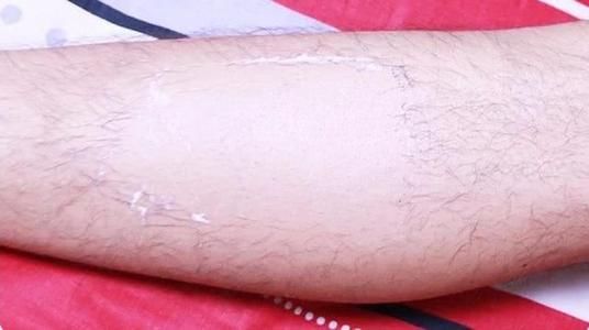 玉米男孩和芝麻女孩的照片故事 都源自十宗罪的恐怖事件