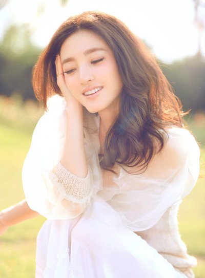 王丽坤老公是谁 和男子机场举止亲密已经结婚有丈夫了