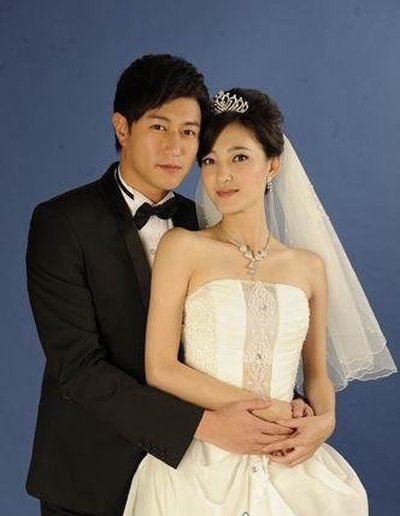 王丽坤老公是谁 和男子机场举止亲密已经结婚有丈夫了