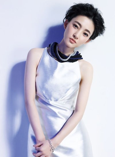 王丽坤老公是谁 和男子机场举止亲密已经结婚有丈夫了