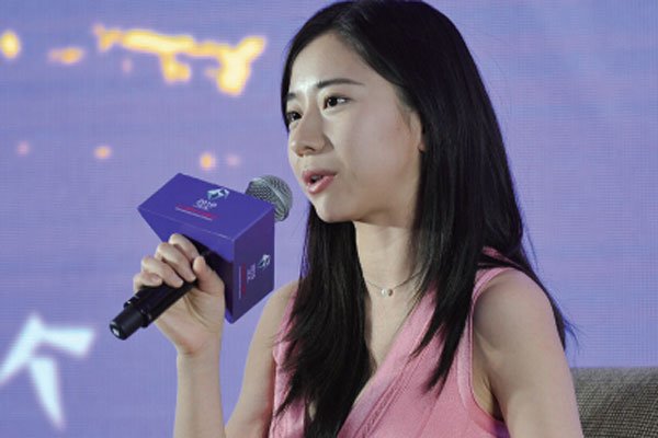 醉鹅娘出啥事了 身材真好大胸凸点却反讽回国不适应