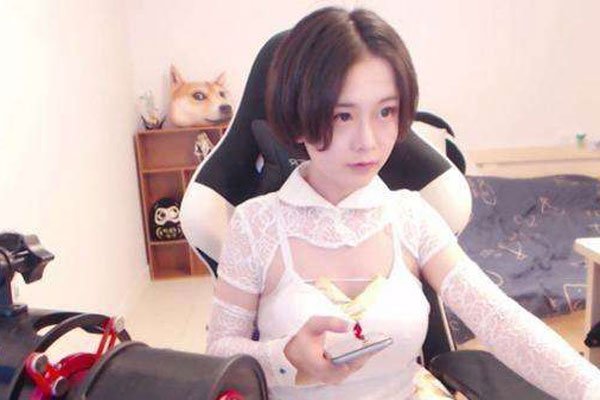 轩墨宝宝变性了嘛?是男是女? 女装轩墨宝宝被肛了菊花