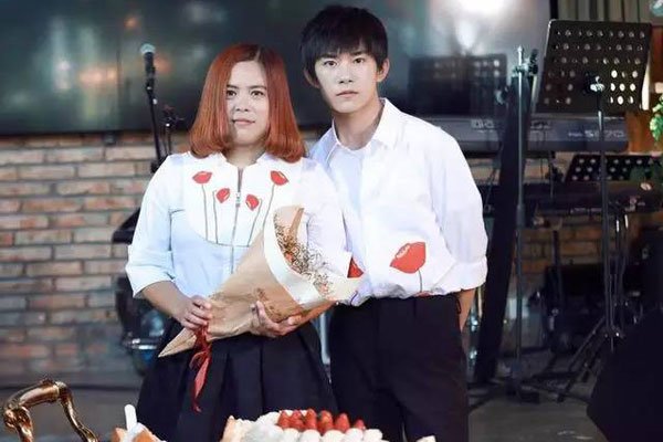 易烊千玺个人资料简介及家世 爸爸什么作工作(家庭背景惊人)