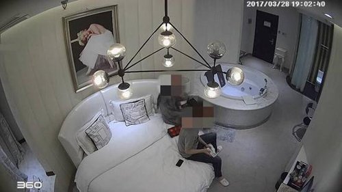 360小水滴摄像头偷拍露脸女人视频事件 宾馆小情侣的各种“动作片”场面