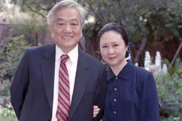 琼瑶个人资料简介小说全部作品集 结过两次婚:琼瑶的老公是谁呀
