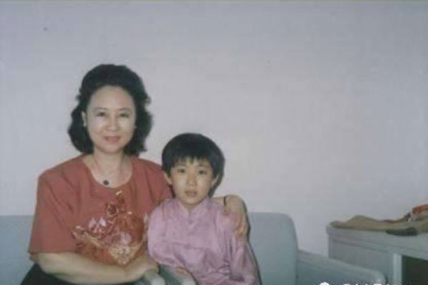 琼瑶个人资料简介小说全部作品集 结过两次婚:琼瑶的老公是谁呀