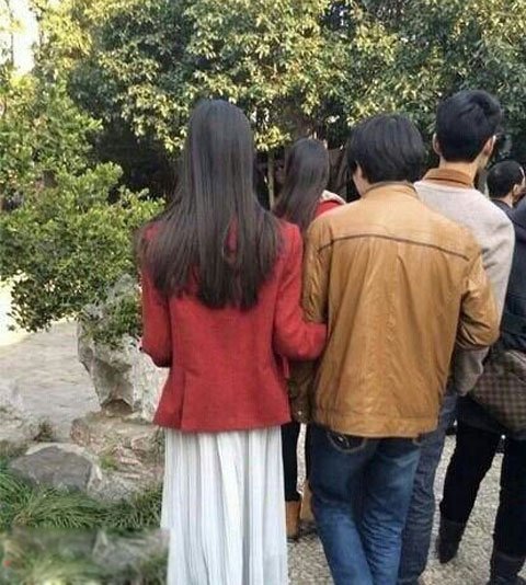陈都灵男朋友是不是刘以奋 逛街照片曝光直呼被猪拱了