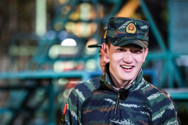 何捷个人资料简介 张馨予老公何捷是什么军衔