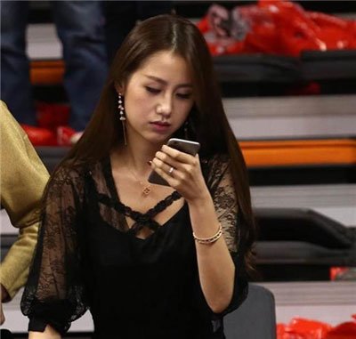 周琦个人简历资料 NBA周琦女朋友王欣怡个人资料简介