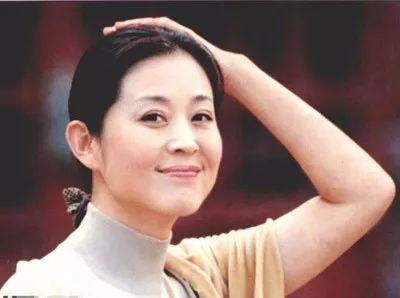 陈凯歌几任妻子都是谁 趟过女人河:陈凯歌第一任妻子洪晃简介