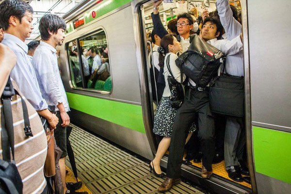 全彩本子h强制侵犯电车痴汉 日本痴汉电车强制侵犯h动漫很变态