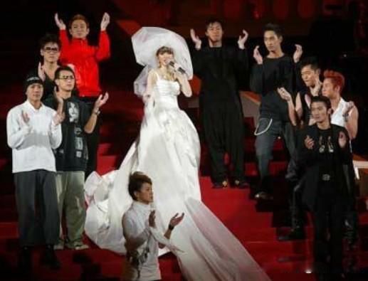 梅艳芳简介和个人资料 最后一场演唱会穿尿不湿倒在刘德华怀中