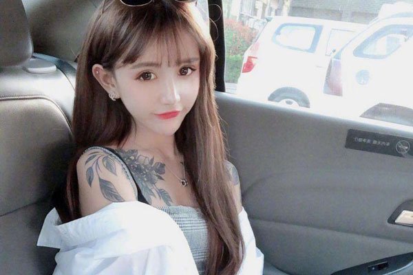 炫迈妹儿生孩子了吗 杨清柠炫迈是什么关系啊