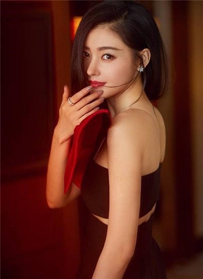 张天爱r环是怎么回事 邓超转发张天爱乳环并不明显