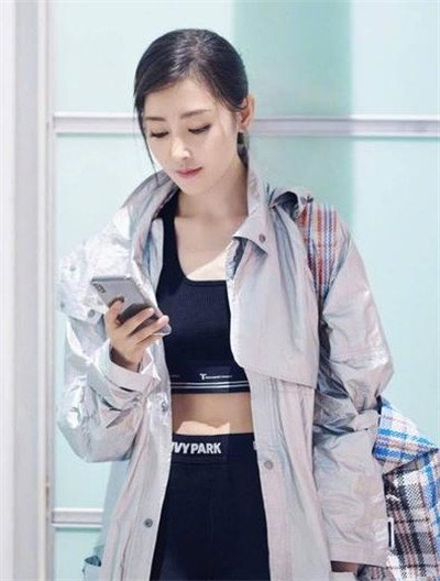 张天爱r环是怎么回事 邓超转发张天爱乳环并不明显