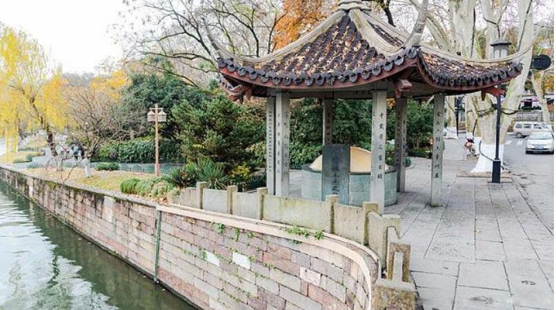 苏小小墓李贺诗为什么恐怖 有遗骨?苏小小墓里面有东西吗