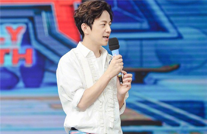 何炅结婚了吗妻子是谁 到底有没有老婆?何炅一家三口照