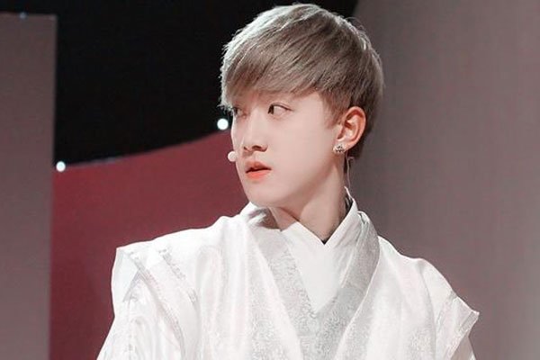 为什么说范世琦是鸭子 酒吧歌手和女朋友是公关