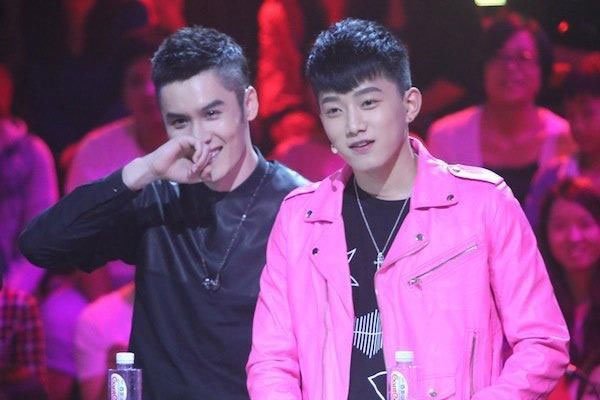 为什么说范世琦是鸭子 酒吧歌手和女朋友是公关