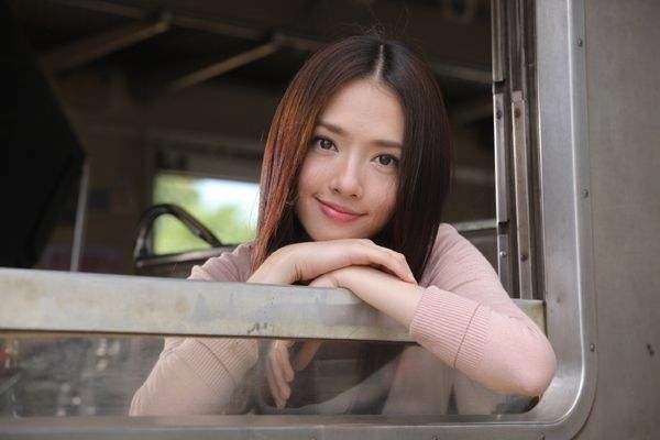 向华强说郭碧婷不简单 家庭条件一般还是个混血儿