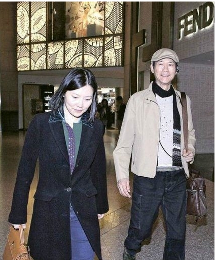 官晶华年轻时的照片 郑少秋第二老婆官晶华家世什么来头