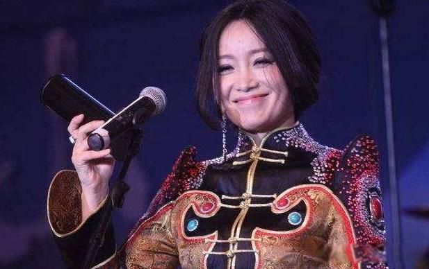 斯琴格日乐和臧天朔爆肛什么意思 绯闻女友的爱恨情仇打过胎