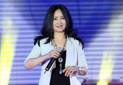 斯琴格日乐和臧天朔爆肛什么意思 绯闻女友的爱恨情仇打过胎