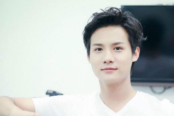 郑业成的女朋友是谁名字 身上绯闻不多和安悦溪没什么