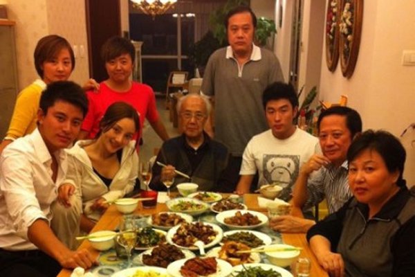 李小璐爸爸李丹宁个人资料简介 年轻时的照片,一家都是大明星
