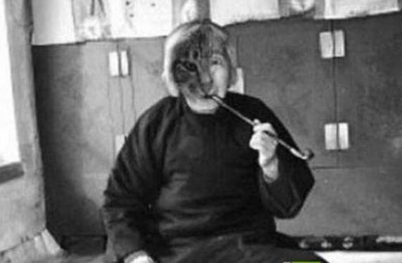 猫脸老太太事件怎么回事 哈尔滨猫脸老太太恐怖图片是真实存在的吗