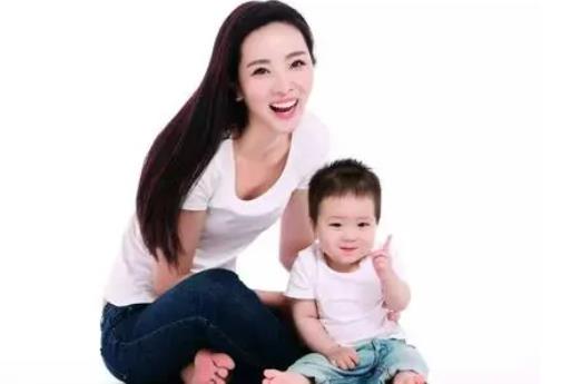 李思思65岁的老公魏文斌 李思思的个人资料简介丈夫到底是谁