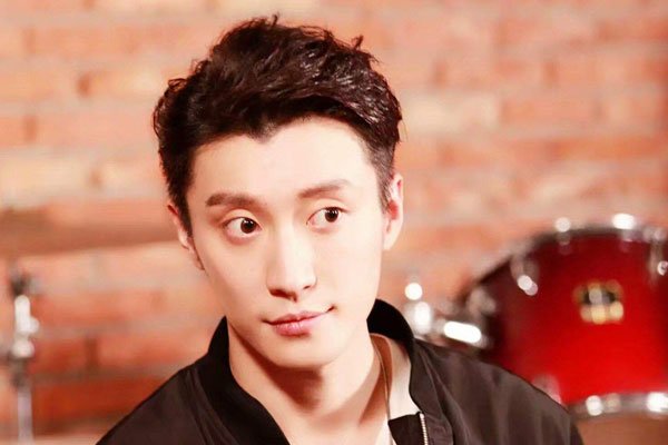 乔任梁为什么头戴塑料袋 内幕:乔任梁怎么结束自己的生命塑料袋