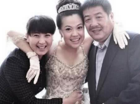 闫学晶前任老公叫啥名字 二人转闫学晶个人资料简介现任老公马明东